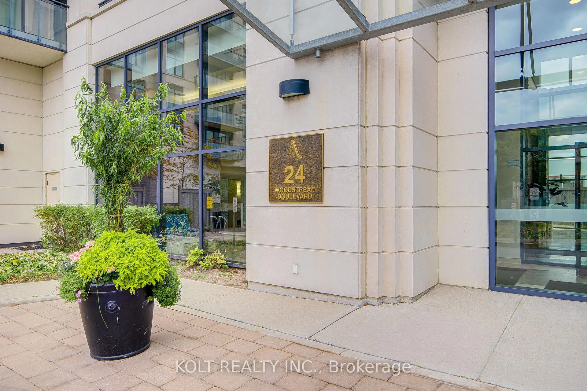 Photo 2 of Unit PH1013, 24 Woodstream Boulevard, Vaughan, Vaughan Grove — HOMEH