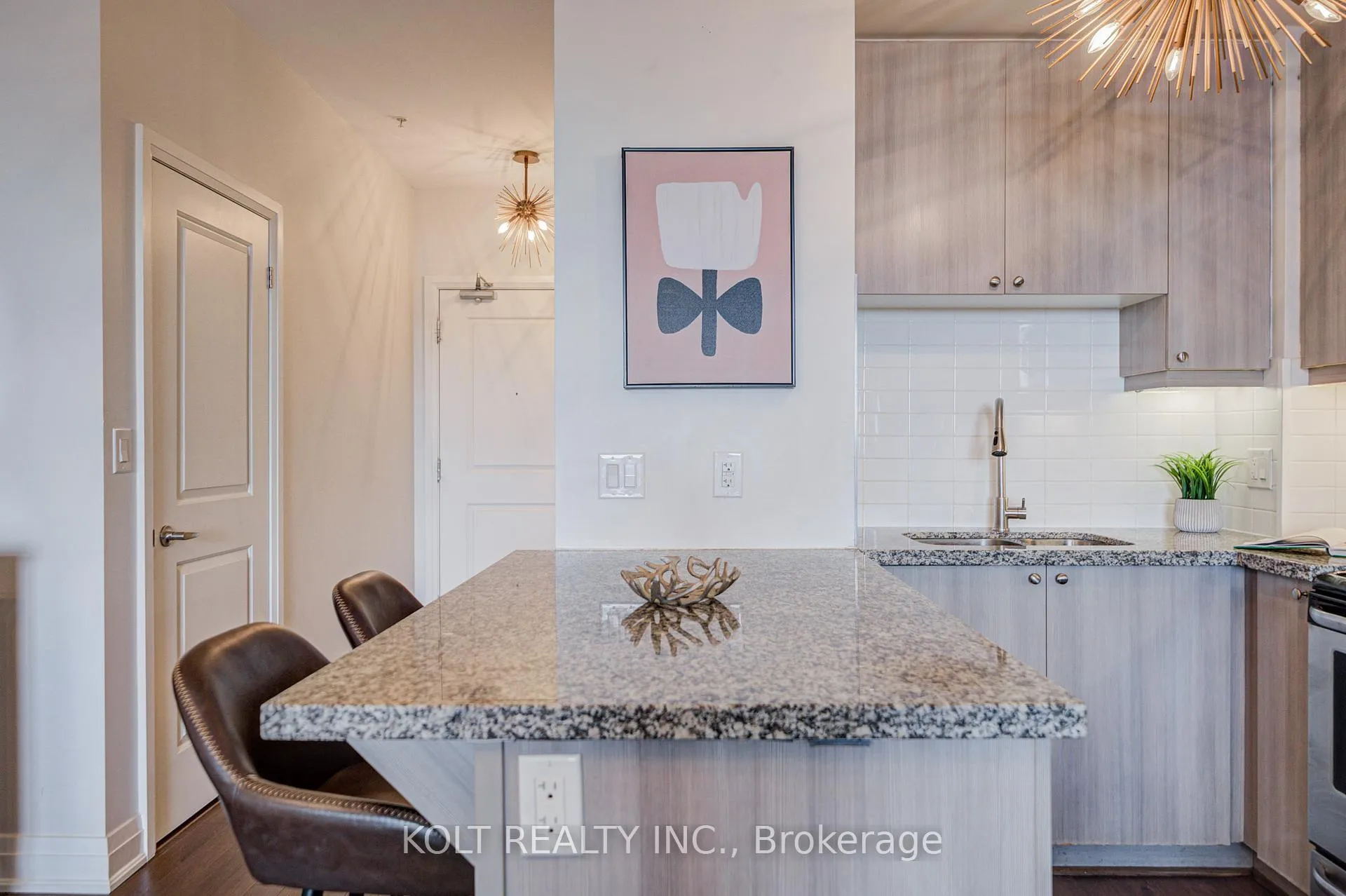 Photo 13 of Unit PH1013, 24 Woodstream Boulevard, Vaughan, Vaughan Grove — HOMEH