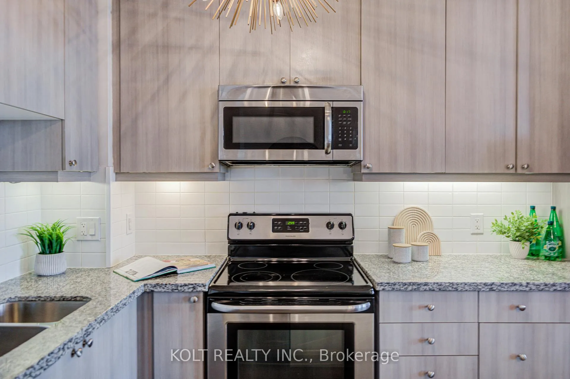 Photo 14 of Unit PH1013, 24 Woodstream Boulevard, Vaughan, Vaughan Grove — HOMEH