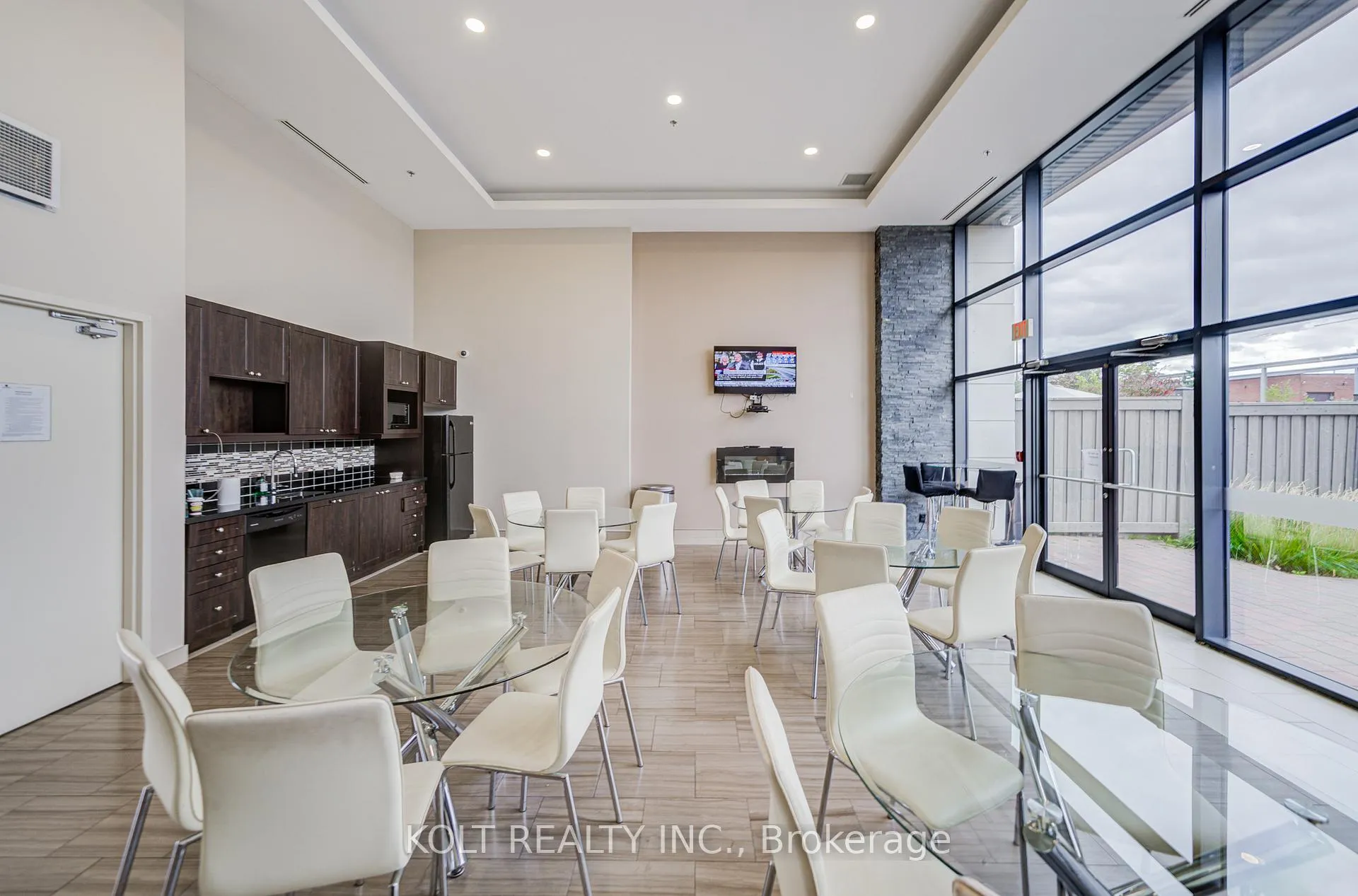 Photo 35 of Unit PH1013, 24 Woodstream Boulevard, Vaughan, Vaughan Grove — HOMEH