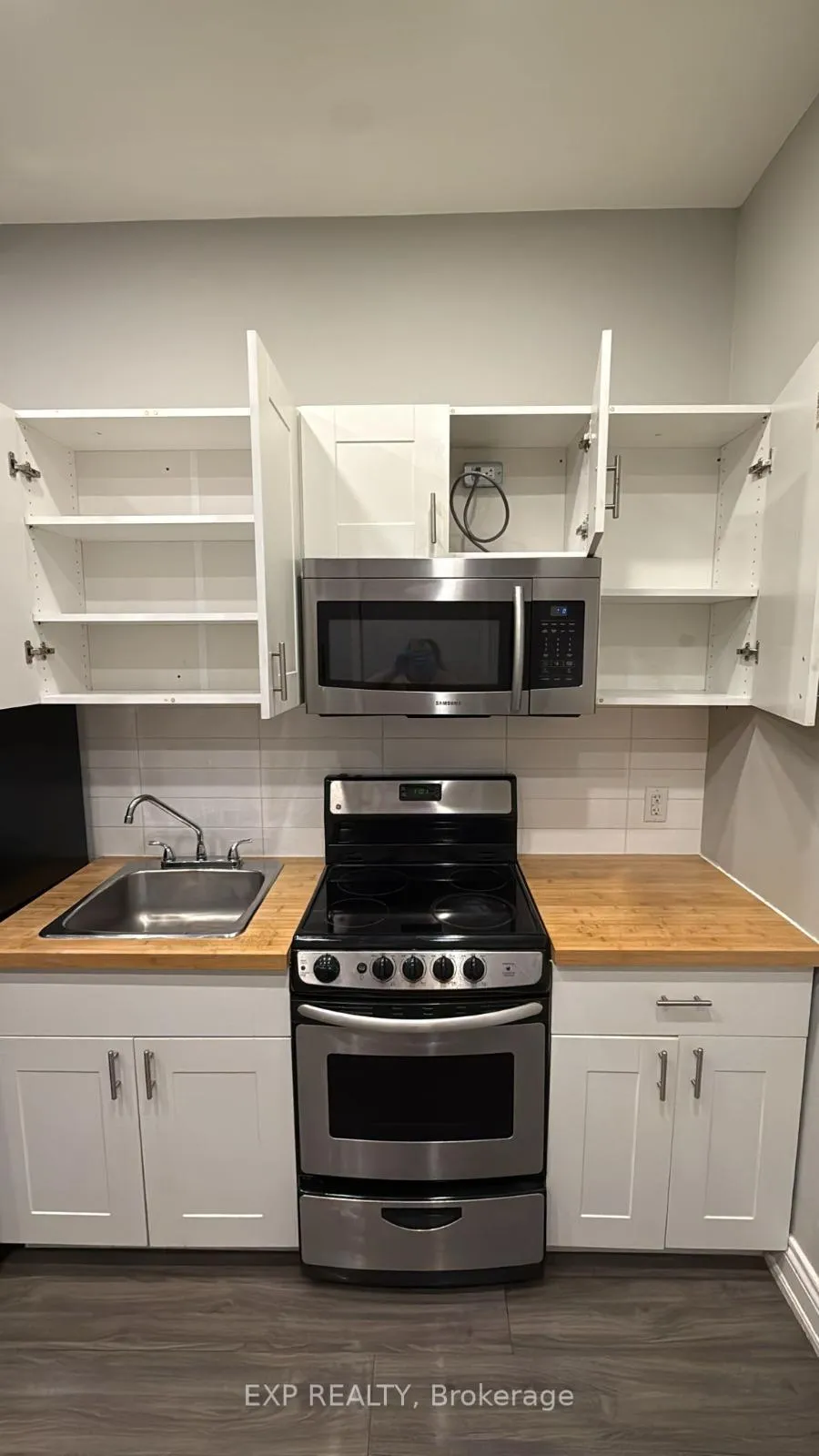 Photo 3 of Unit 4, 70 Victoria Avenue S, Hamilton, Stinson — HOMEH