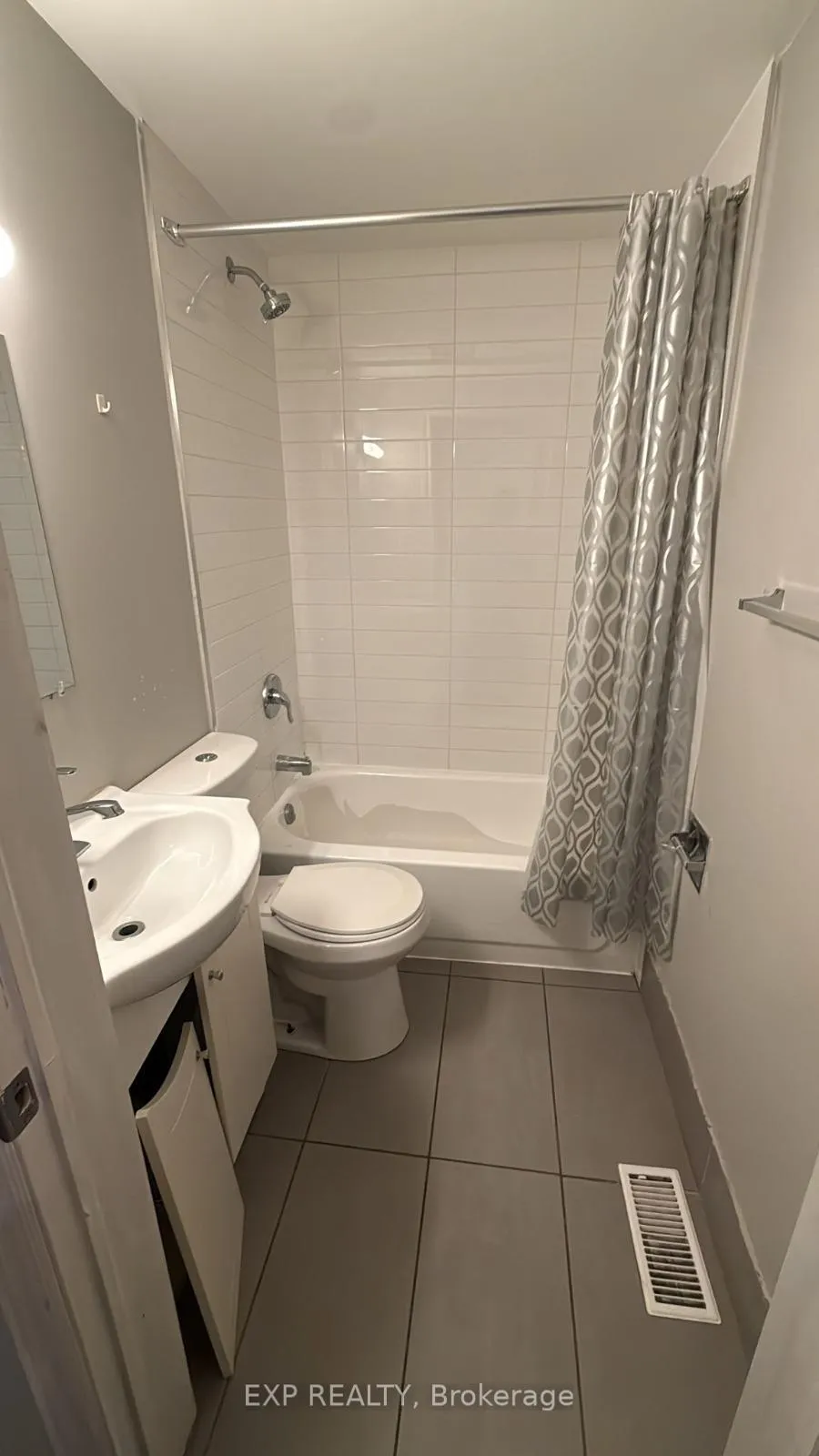 Photo 4 of Unit 4, 70 Victoria Avenue S, Hamilton, Stinson — HOMEH
