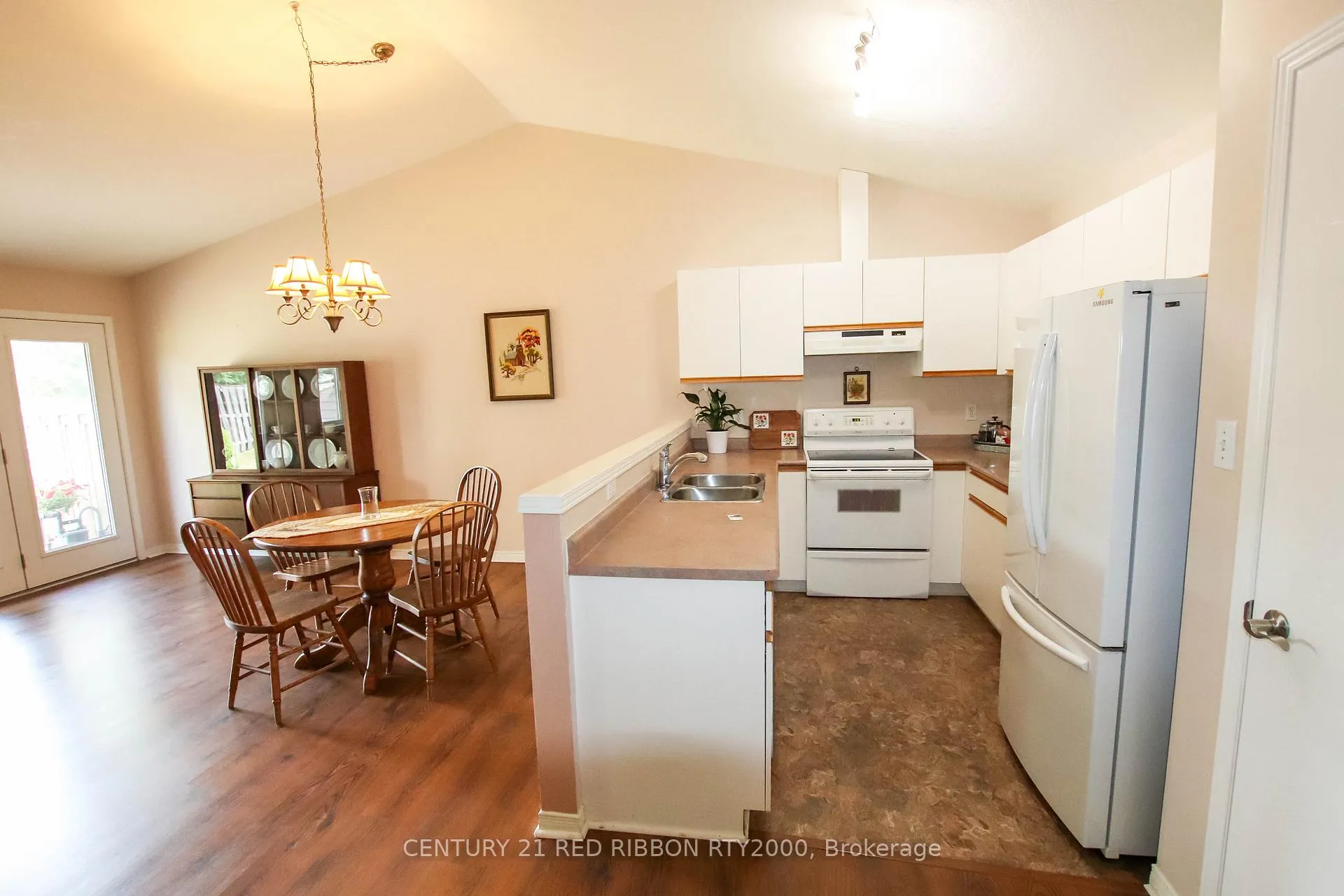 Photo 15 of Unit 17, 375 Scott Street E, Strathroy-Caradoc, SE — HOMEH