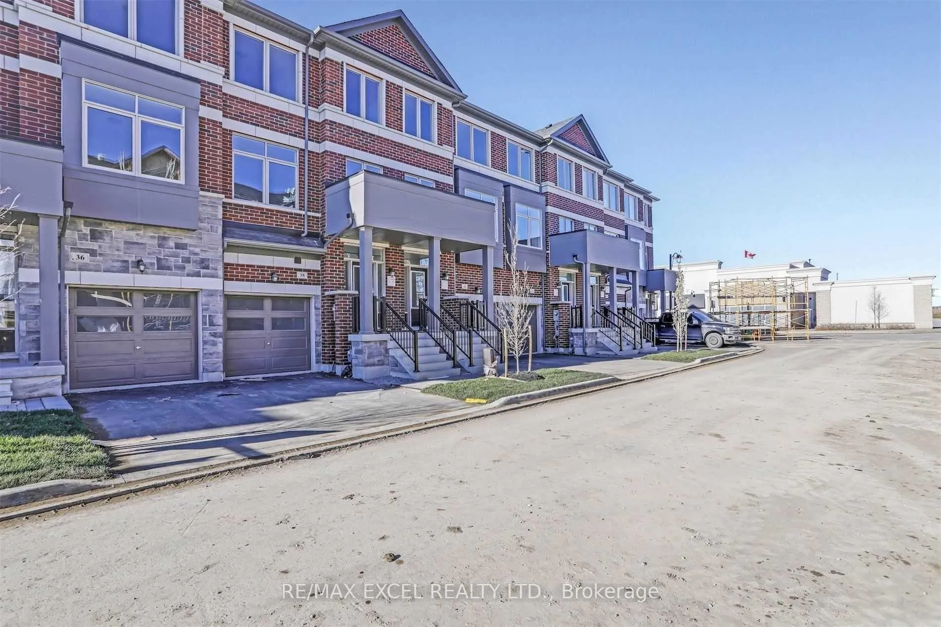 Photo 2 of 40 Sissons Way, Markham, Box Grove — HOMEH
