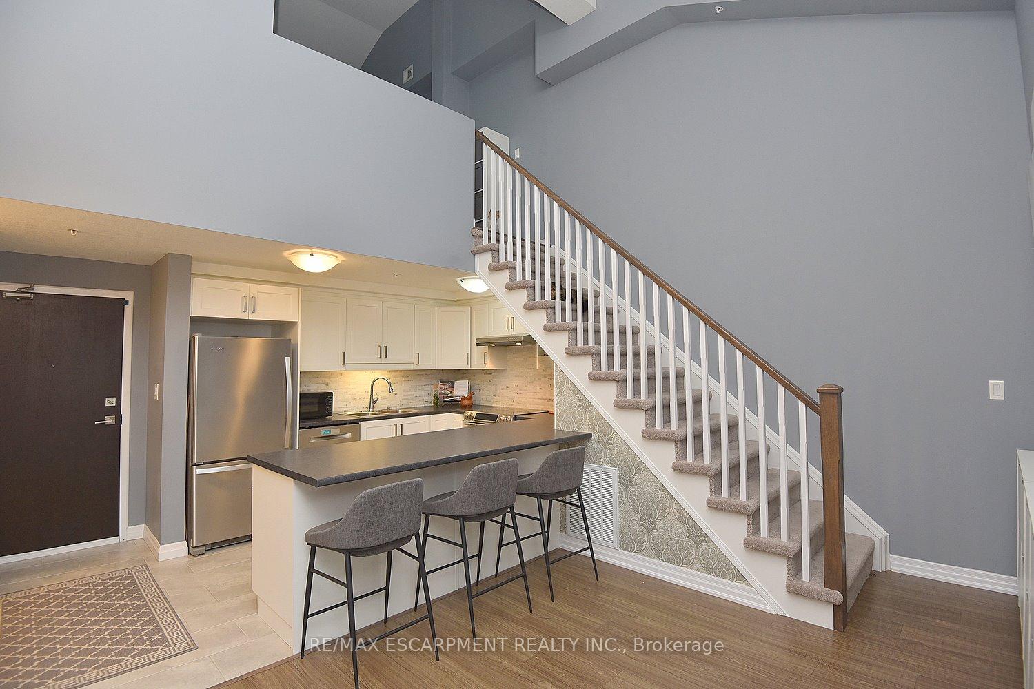 Photo 3 of Unit 320, 170 Rockhaven Lane, Hamilton, Waterdown — HOMEH