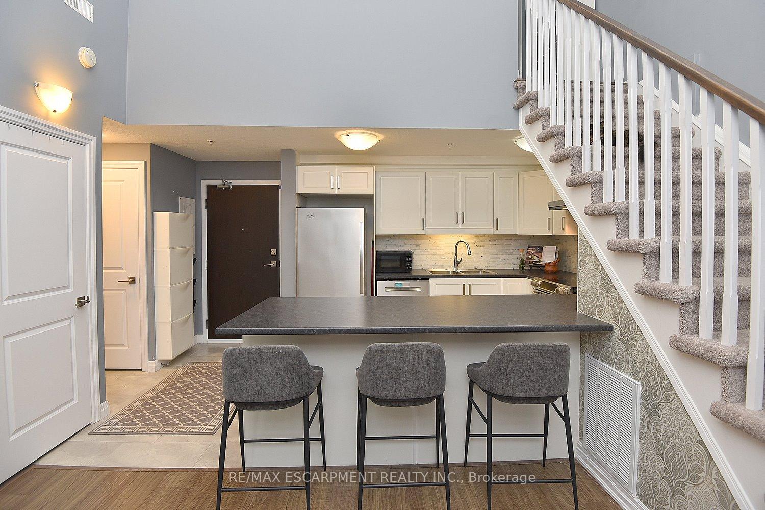 Photo 4 of Unit 320, 170 Rockhaven Lane, Hamilton, Waterdown — HOMEH