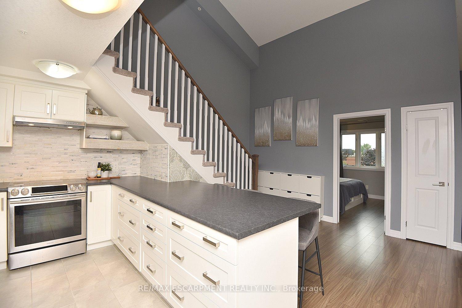 Photo 6 of Unit 320, 170 Rockhaven Lane, Hamilton, Waterdown — HOMEH