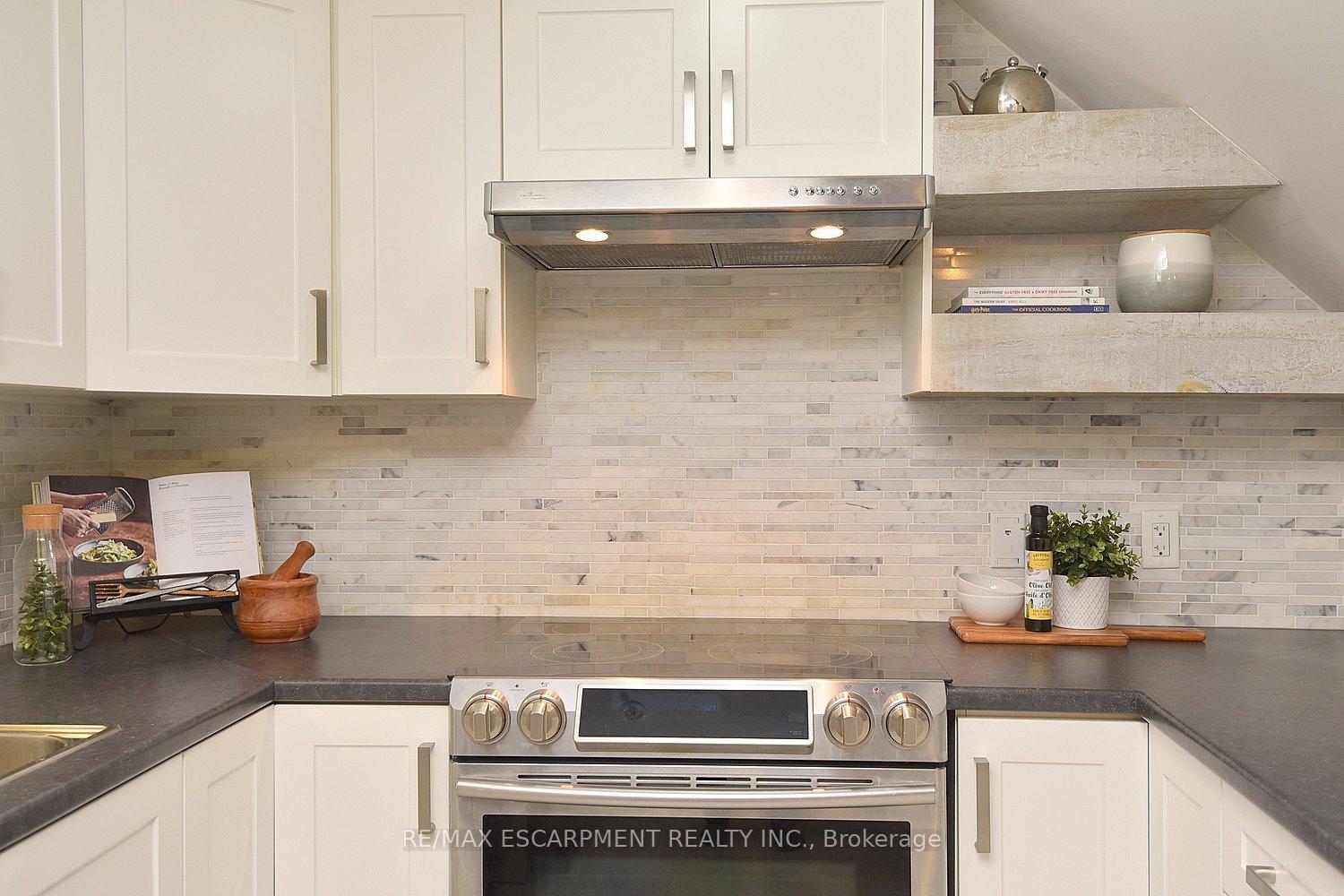 Photo 7 of Unit 320, 170 Rockhaven Lane, Hamilton, Waterdown — HOMEH