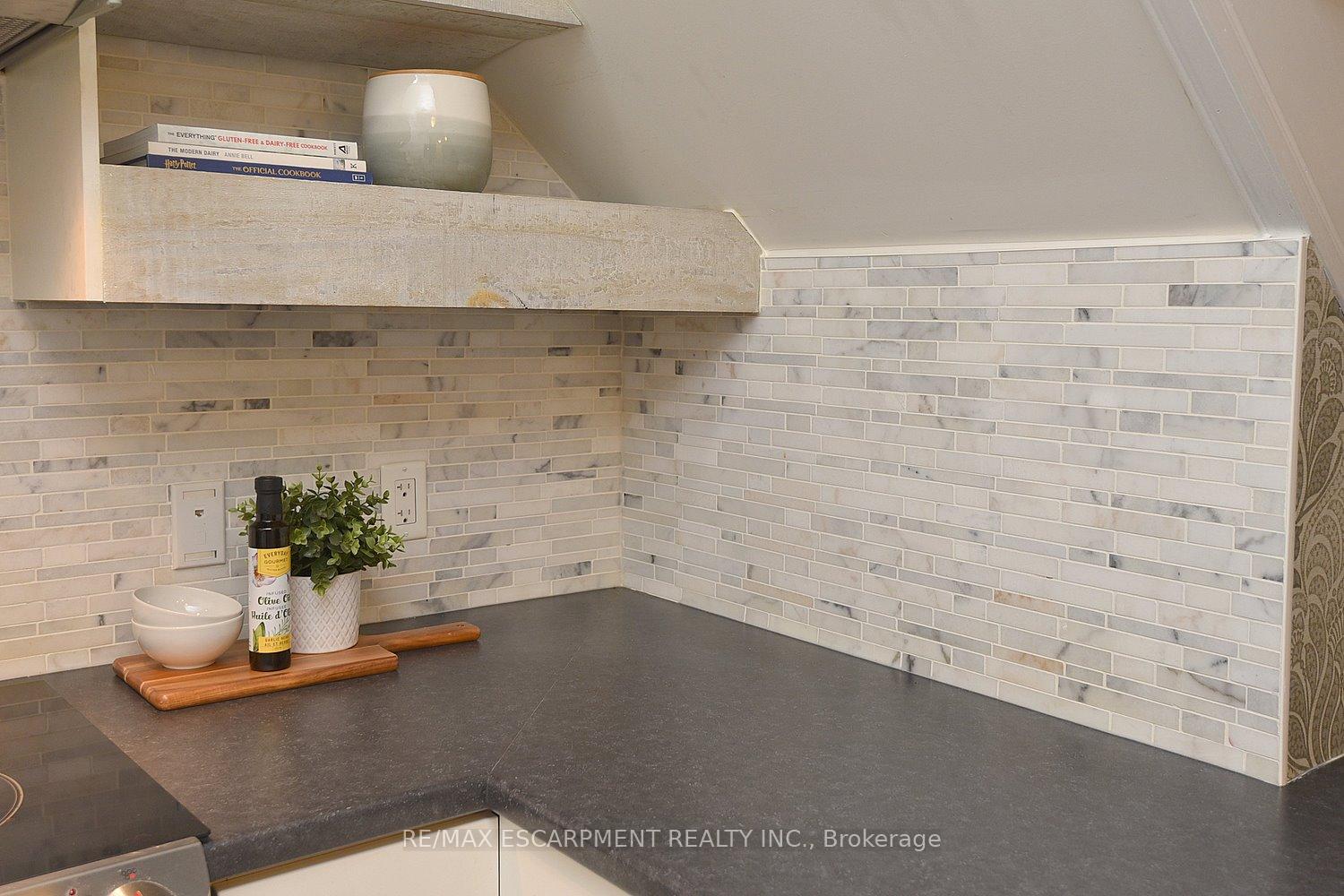 Photo 8 of Unit 320, 170 Rockhaven Lane, Hamilton, Waterdown — HOMEH