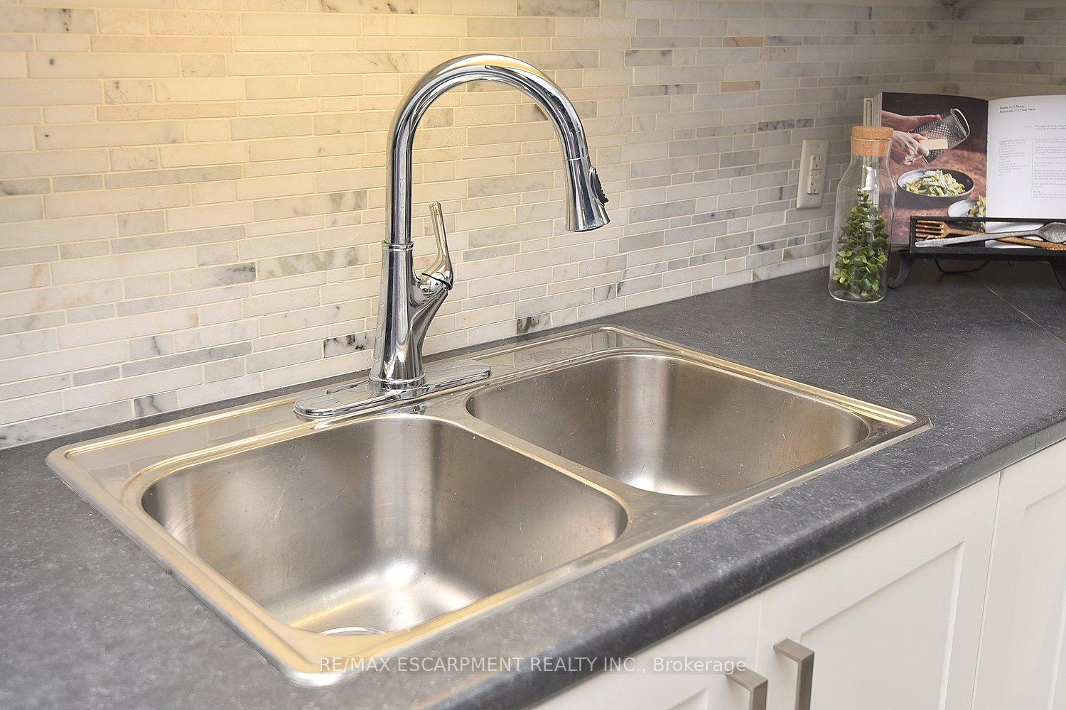 Photo 9 of Unit 320, 170 Rockhaven Lane, Hamilton, Waterdown — HOMEH