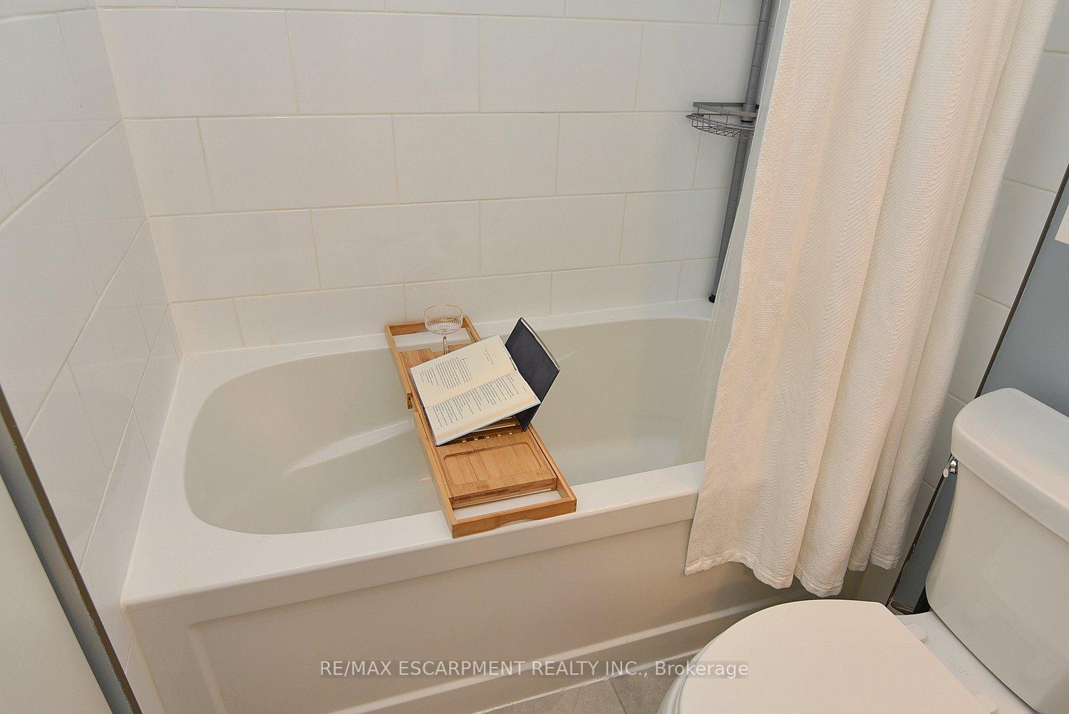 Photo 19 of Unit 320, 170 Rockhaven Lane, Hamilton, Waterdown — HOMEH