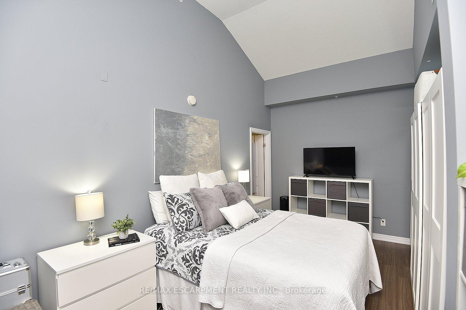 Photo 23 of Unit 320, 170 Rockhaven Lane, Hamilton, Waterdown — HOMEH