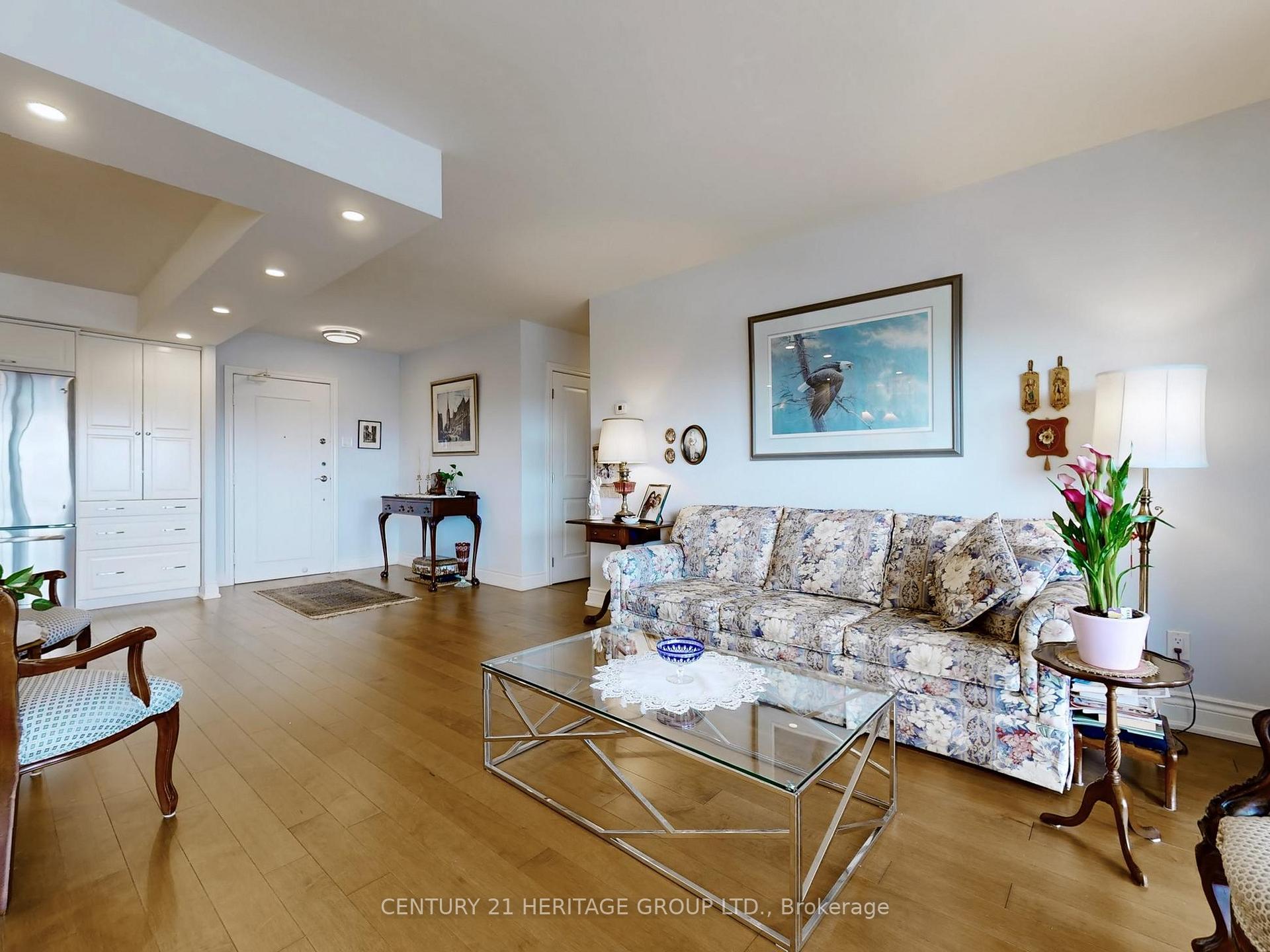 Photo 5 of Unit 1605, 8111 Yonge Street, Markham, Royal Orchard — HOMEH