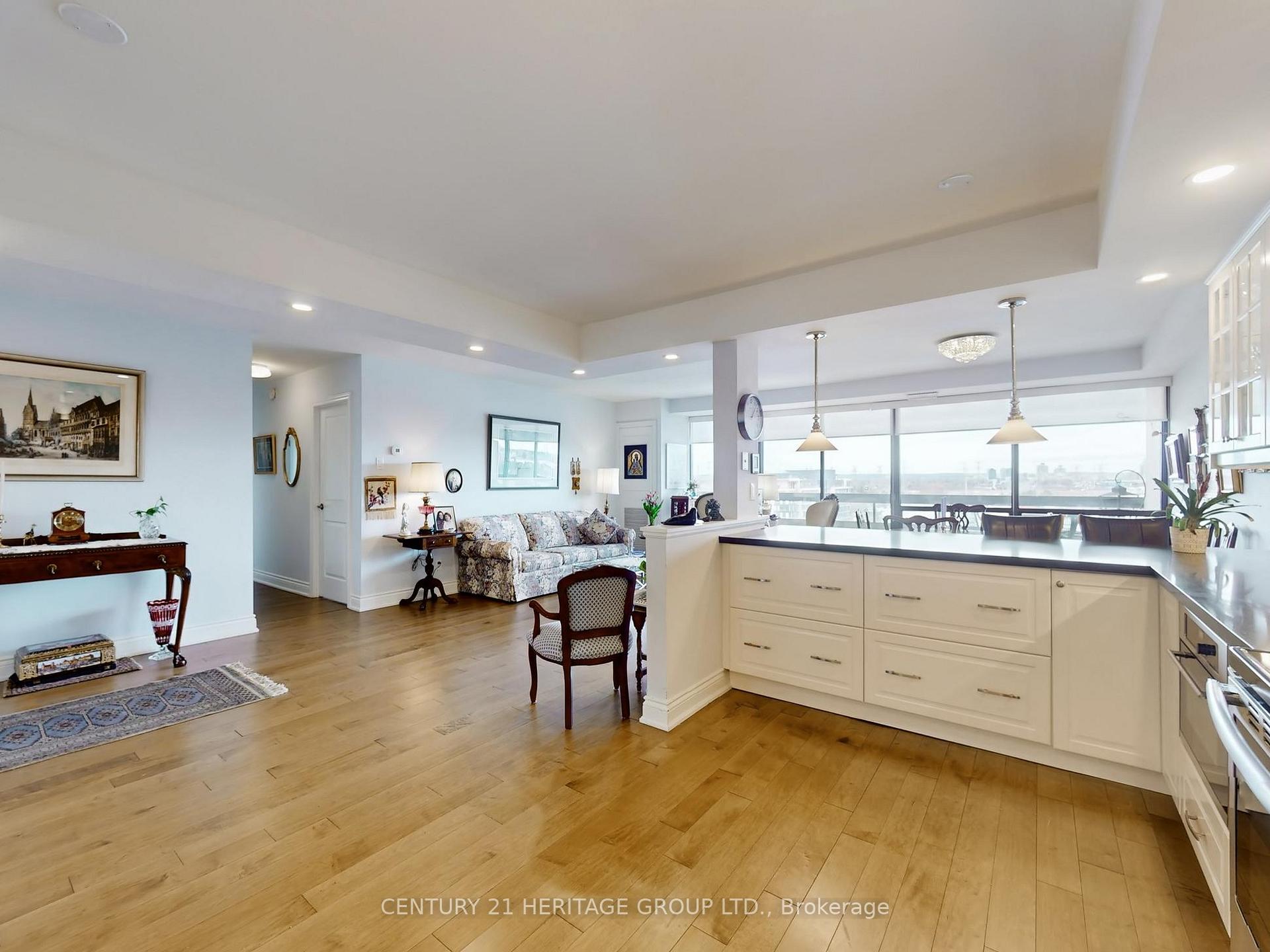 Photo 9 of Unit 1605, 8111 Yonge Street, Markham, Royal Orchard — HOMEH