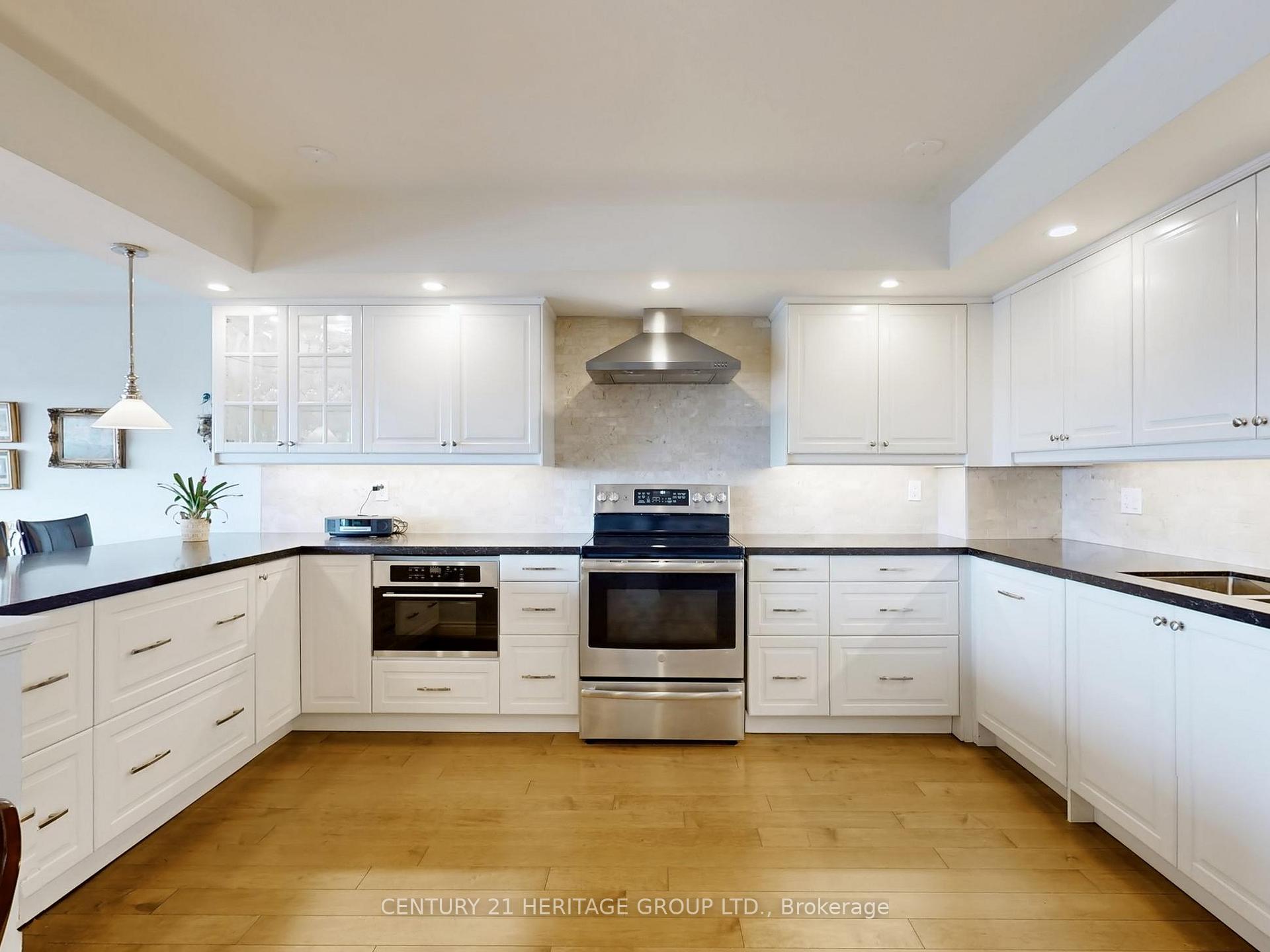 Photo 10 of Unit 1605, 8111 Yonge Street, Markham, Royal Orchard — HOMEH