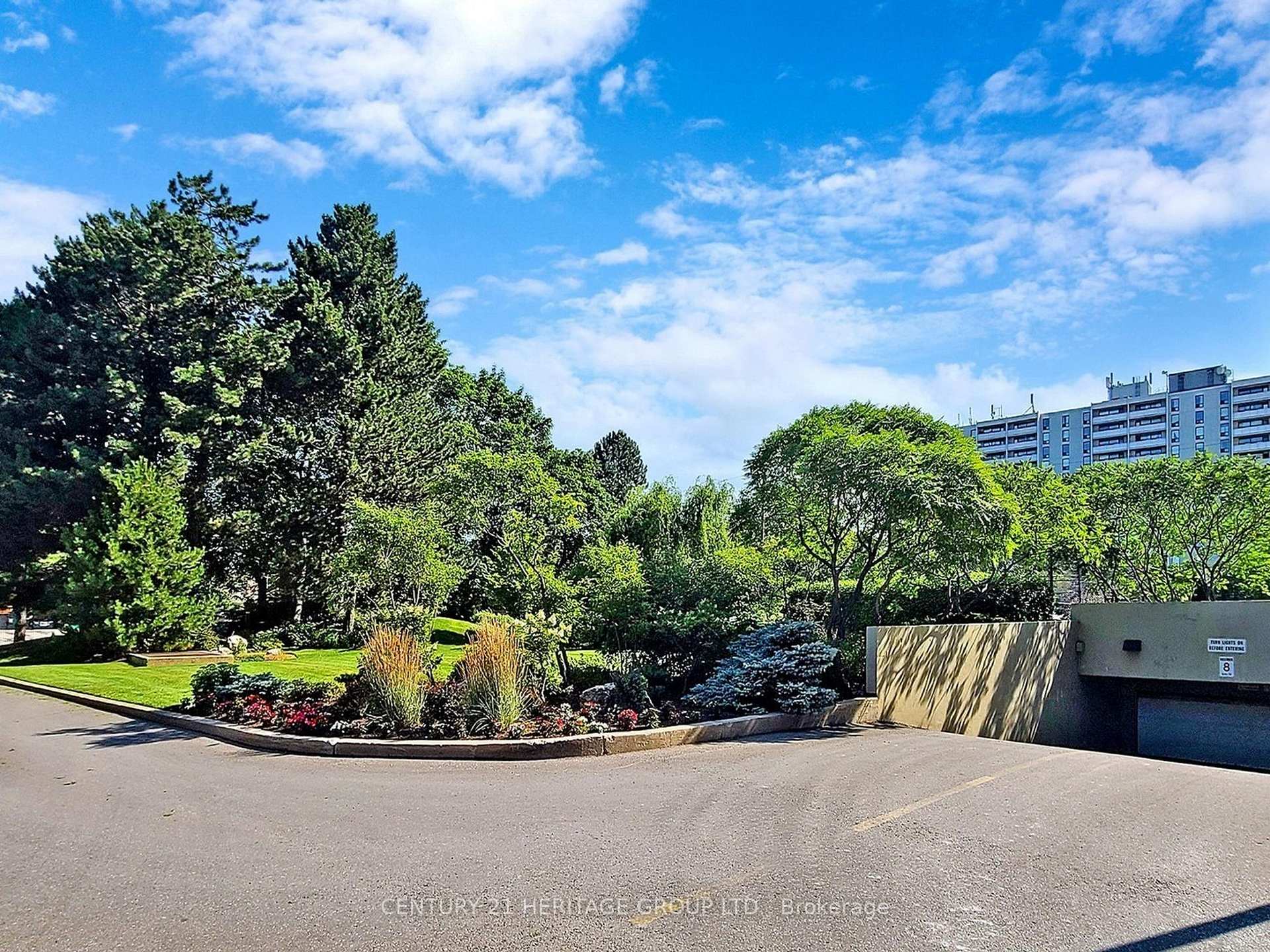 Photo 34 of Unit 1605, 8111 Yonge Street, Markham, Royal Orchard — HOMEH
