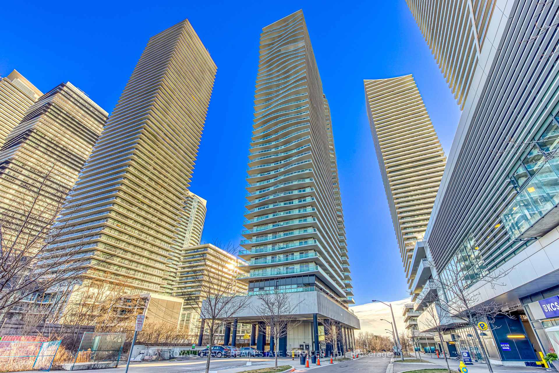 Front of Unit 3706, 33 Shore Breeze Drive