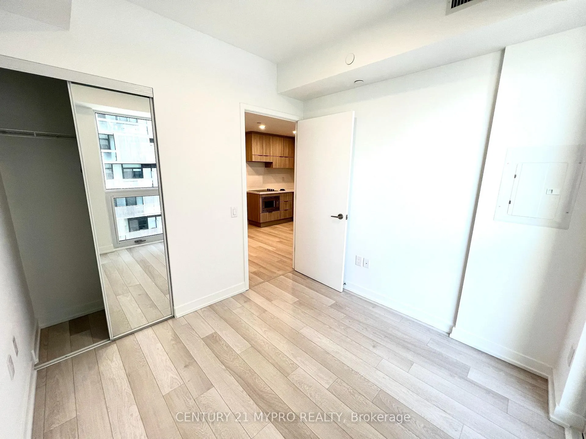 Photo 2 of Unit 1507, 39 Roehampton Avenue E, Toronto, Yonge-Eglinton — HOMEH