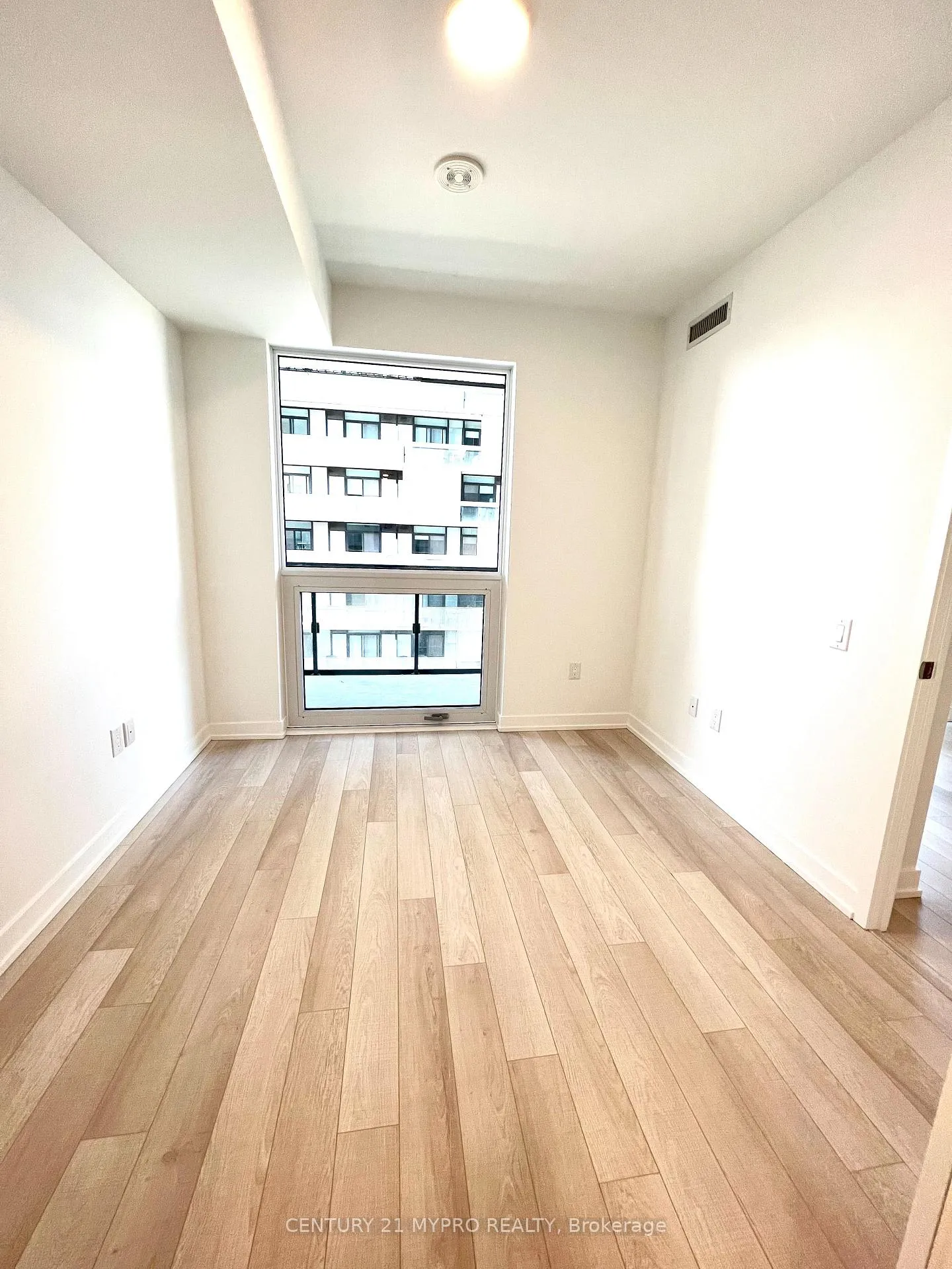 Photo 3 of Unit 1507, 39 Roehampton Avenue E, Toronto, Yonge-Eglinton — HOMEH