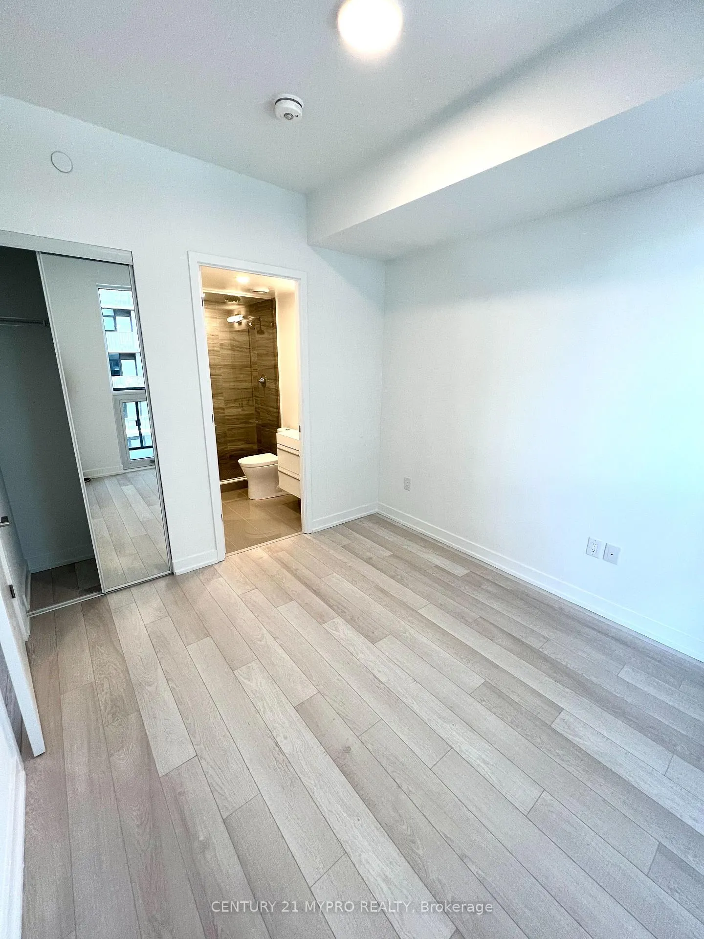 Photo 4 of Unit 1507, 39 Roehampton Avenue E, Toronto, Yonge-Eglinton — HOMEH