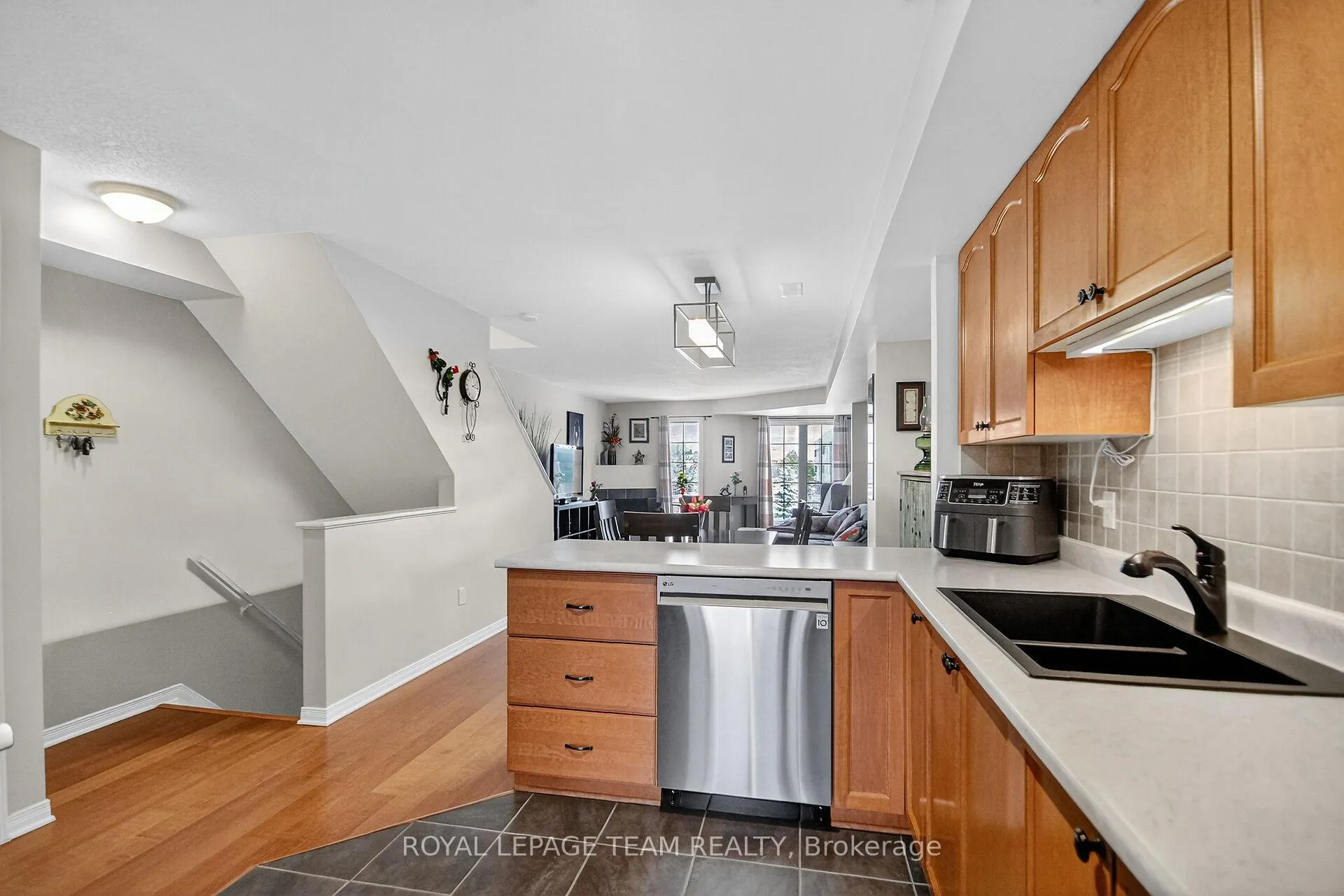 Photo 4 of 144 Berrigan Drive, Ottawa, Barrhaven - Longfields — HOMEH