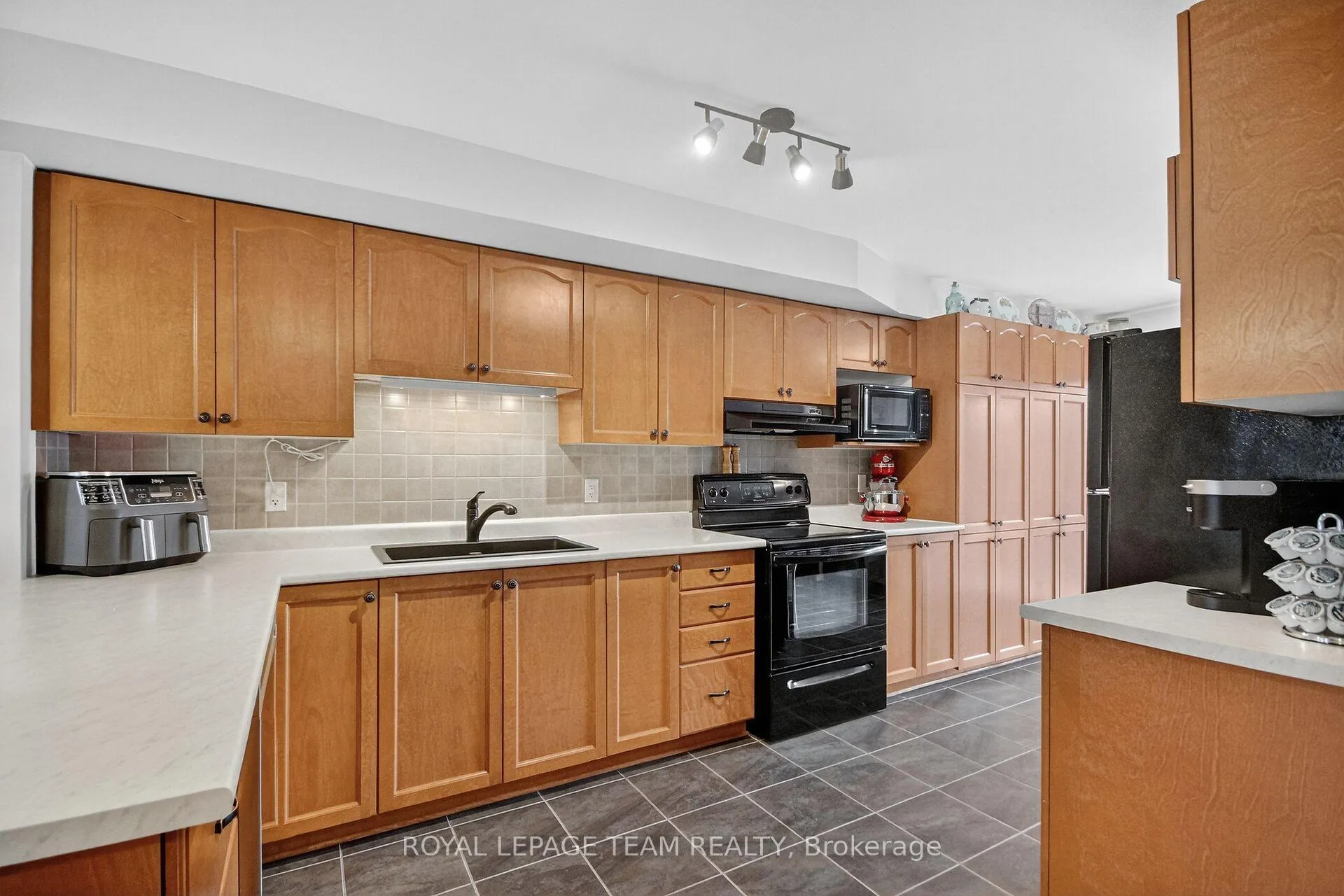 Photo 5 of 144 Berrigan Drive, Ottawa, Barrhaven - Longfields — HOMEH