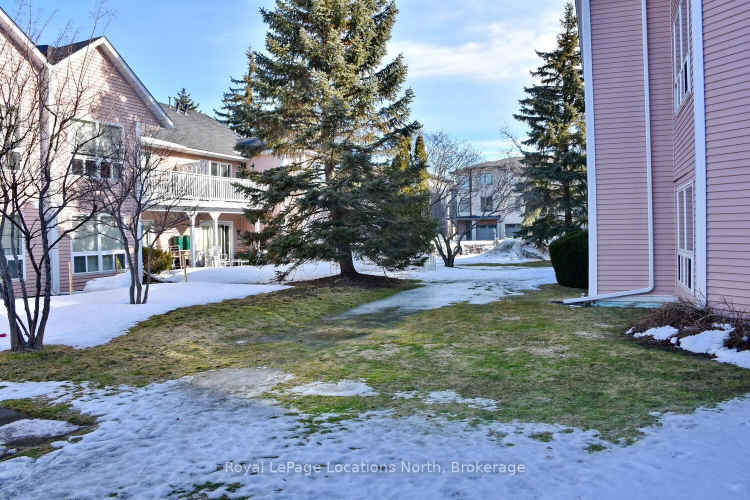 Photo 10 of Unit 818, 32 Dawson Drive, Collingwood — HOMEH
