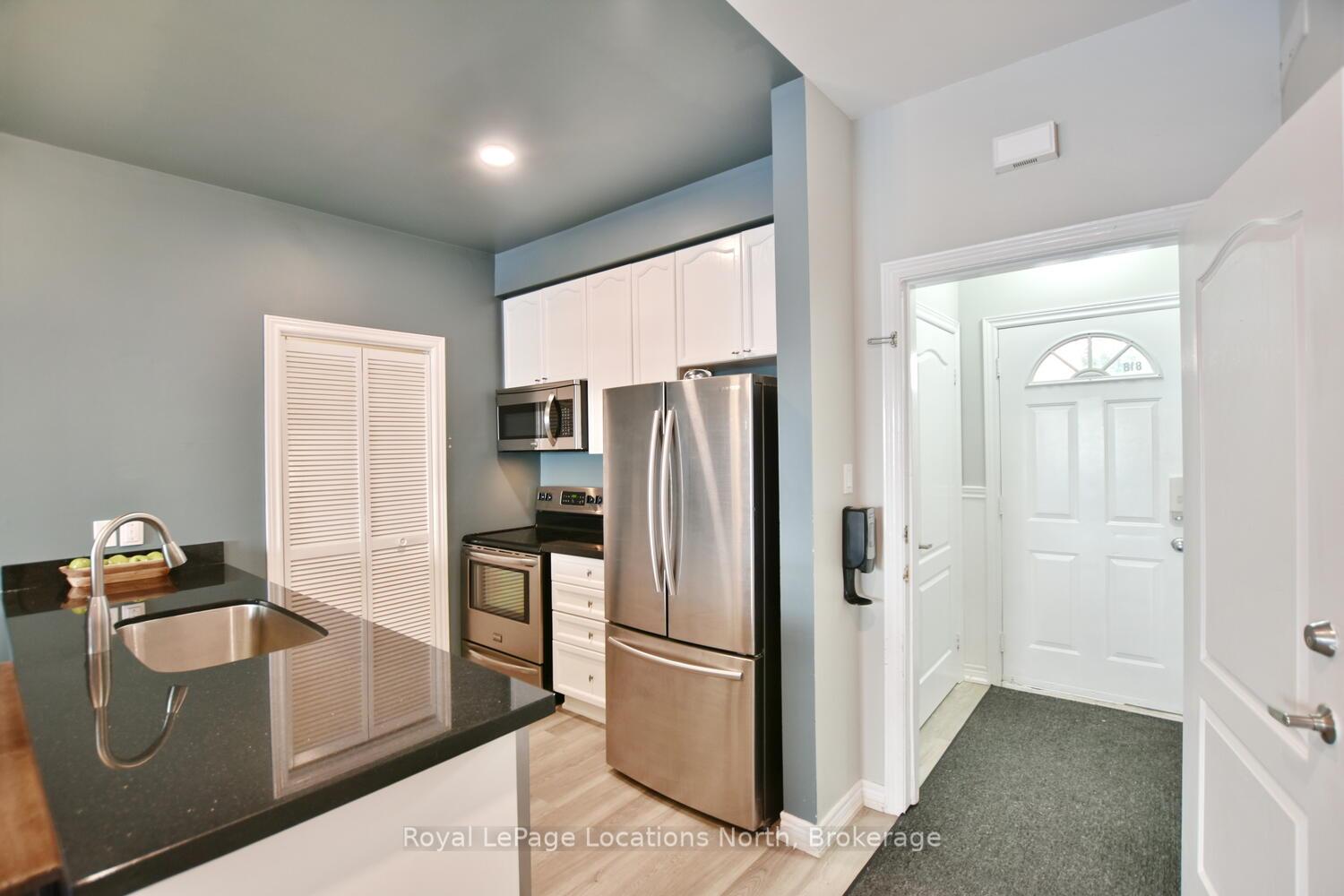 Photo 12 of Unit 818, 32 Dawson Drive, Collingwood — HOMEH