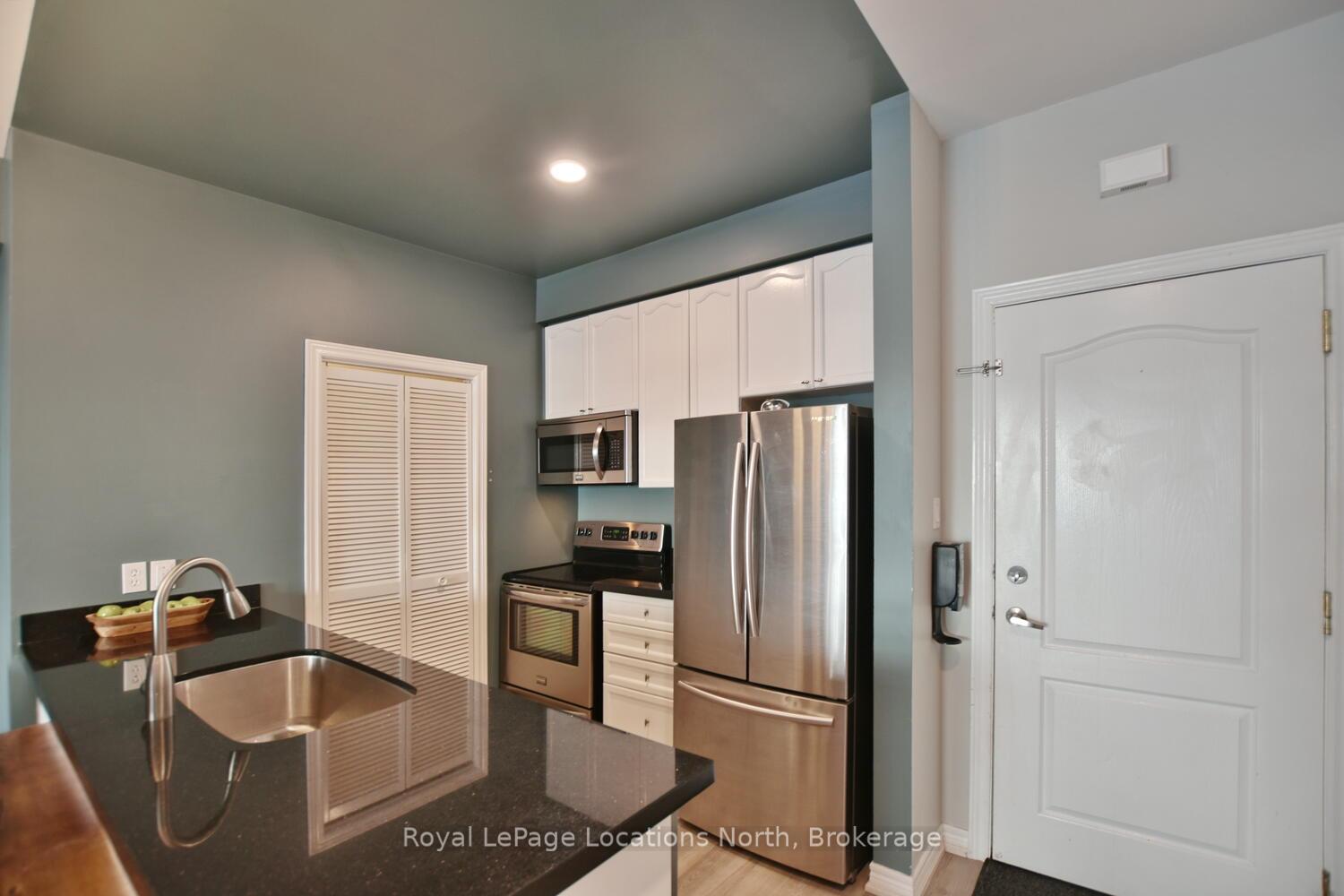 Photo 13 of Unit 818, 32 Dawson Drive, Collingwood — HOMEH