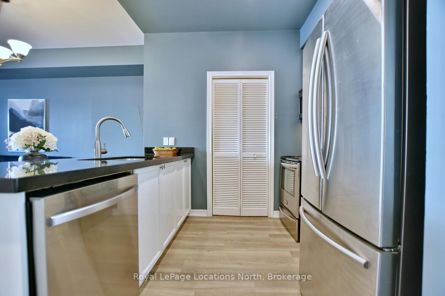 Photo 15 of Unit 818, 32 Dawson Drive, Collingwood — HOMEH