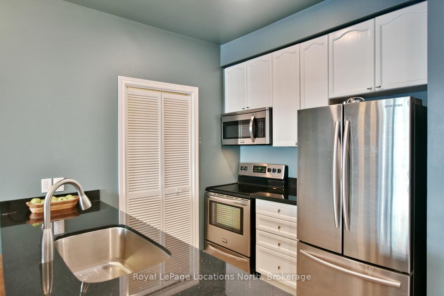 Photo 16 of Unit 818, 32 Dawson Drive, Collingwood — HOMEH