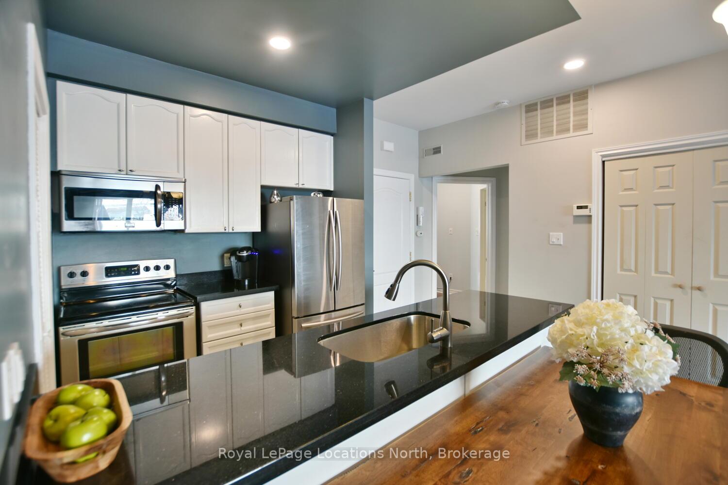 Photo 17 of Unit 818, 32 Dawson Drive, Collingwood — HOMEH