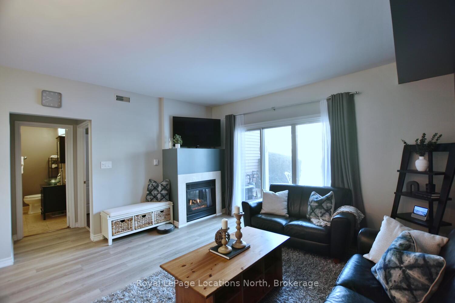 Photo 23 of Unit 818, 32 Dawson Drive, Collingwood — HOMEH