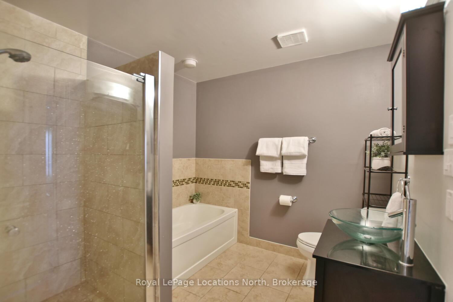 Photo 44 of Unit 818, 32 Dawson Drive, Collingwood — HOMEH