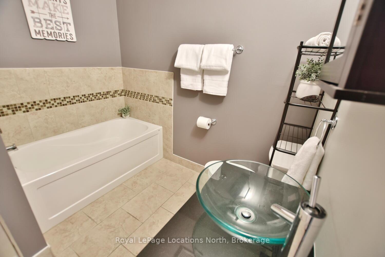 Photo 46 of Unit 818, 32 Dawson Drive, Collingwood — HOMEH