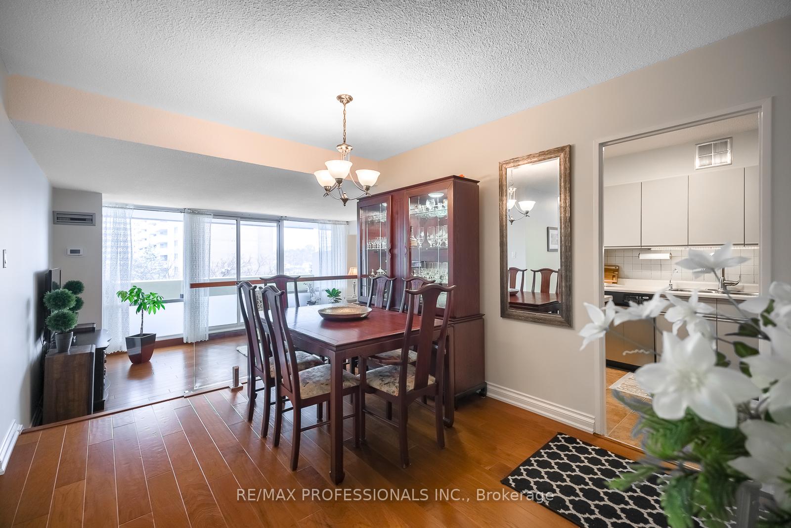 Photo 4 of Unit 604, 240 Scarlett Road, Toronto, Rockcliffe-Smythe — HOMEH