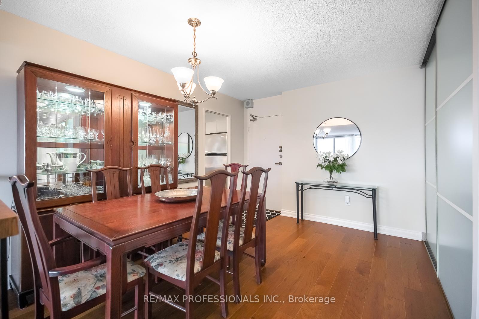 Photo 5 of Unit 604, 240 Scarlett Road, Toronto, Rockcliffe-Smythe — HOMEH