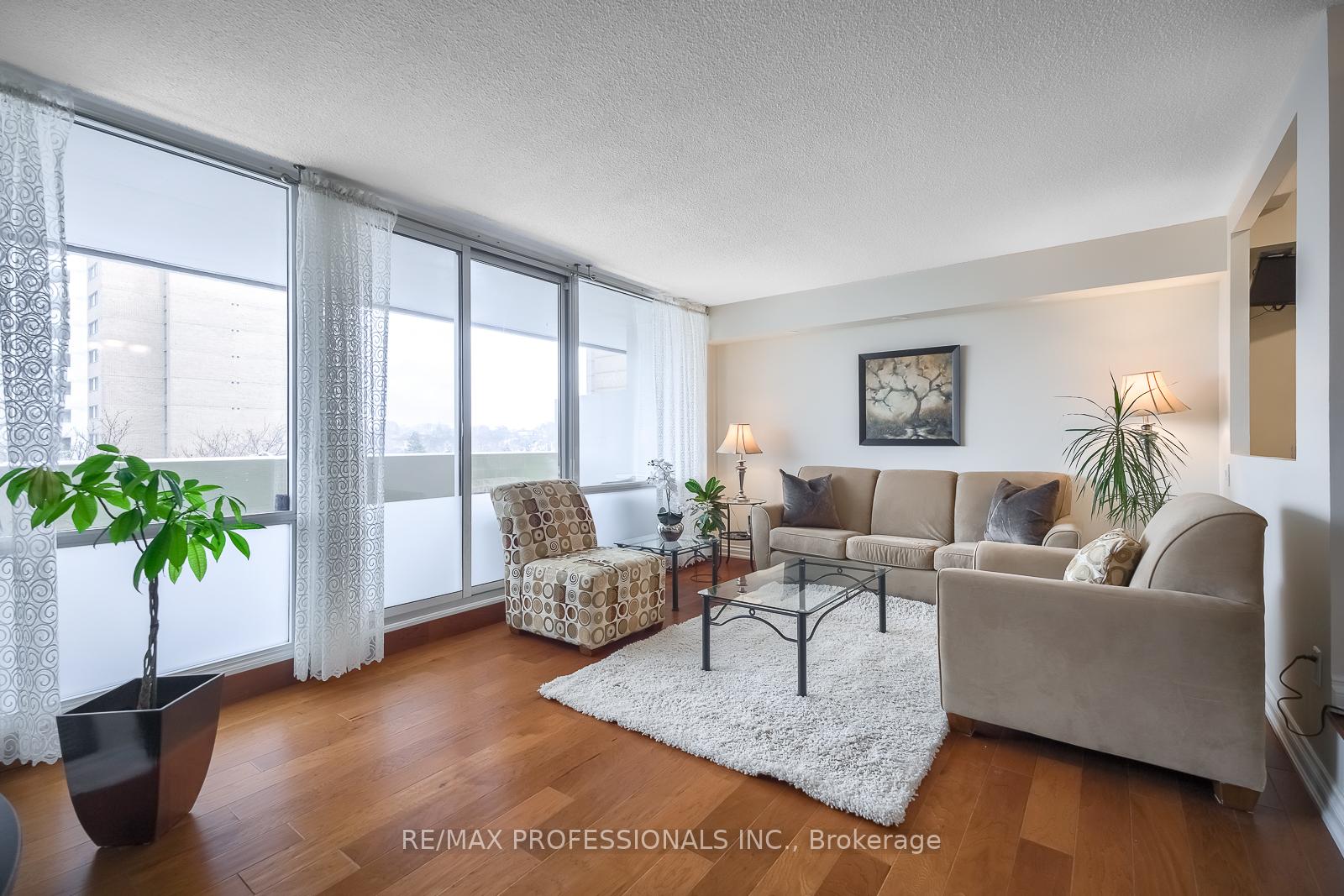 Photo 7 of Unit 604, 240 Scarlett Road, Toronto, Rockcliffe-Smythe — HOMEH