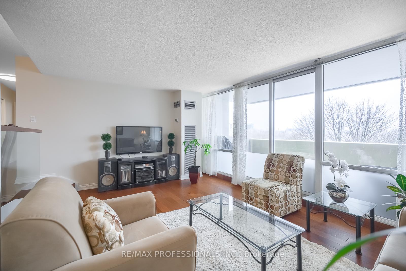 Photo 8 of Unit 604, 240 Scarlett Road, Toronto, Rockcliffe-Smythe — HOMEH