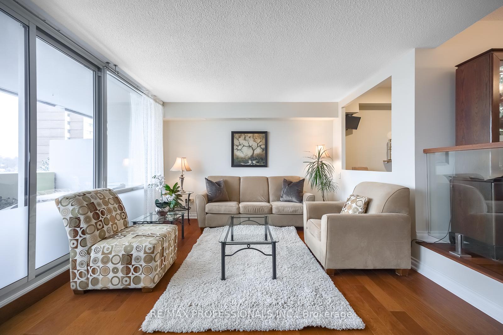 Photo 9 of Unit 604, 240 Scarlett Road, Toronto, Rockcliffe-Smythe — HOMEH