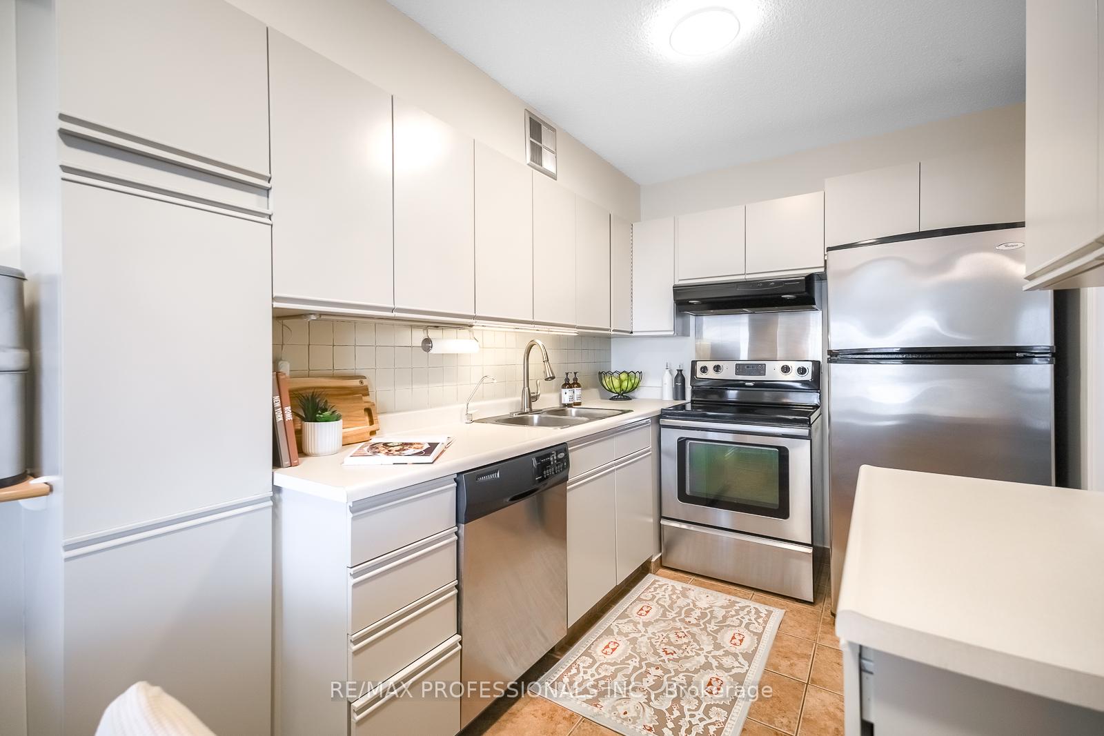 Photo 11 of Unit 604, 240 Scarlett Road, Toronto, Rockcliffe-Smythe — HOMEH