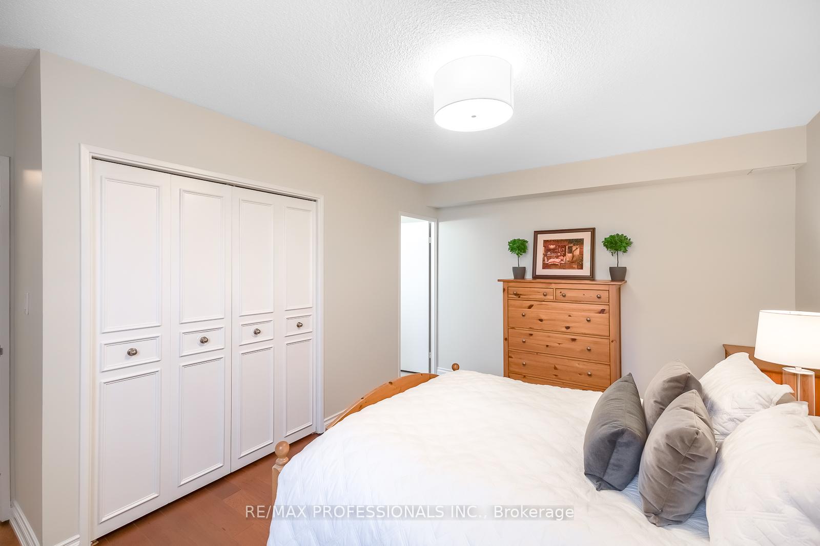 Photo 16 of Unit 604, 240 Scarlett Road, Toronto, Rockcliffe-Smythe — HOMEH