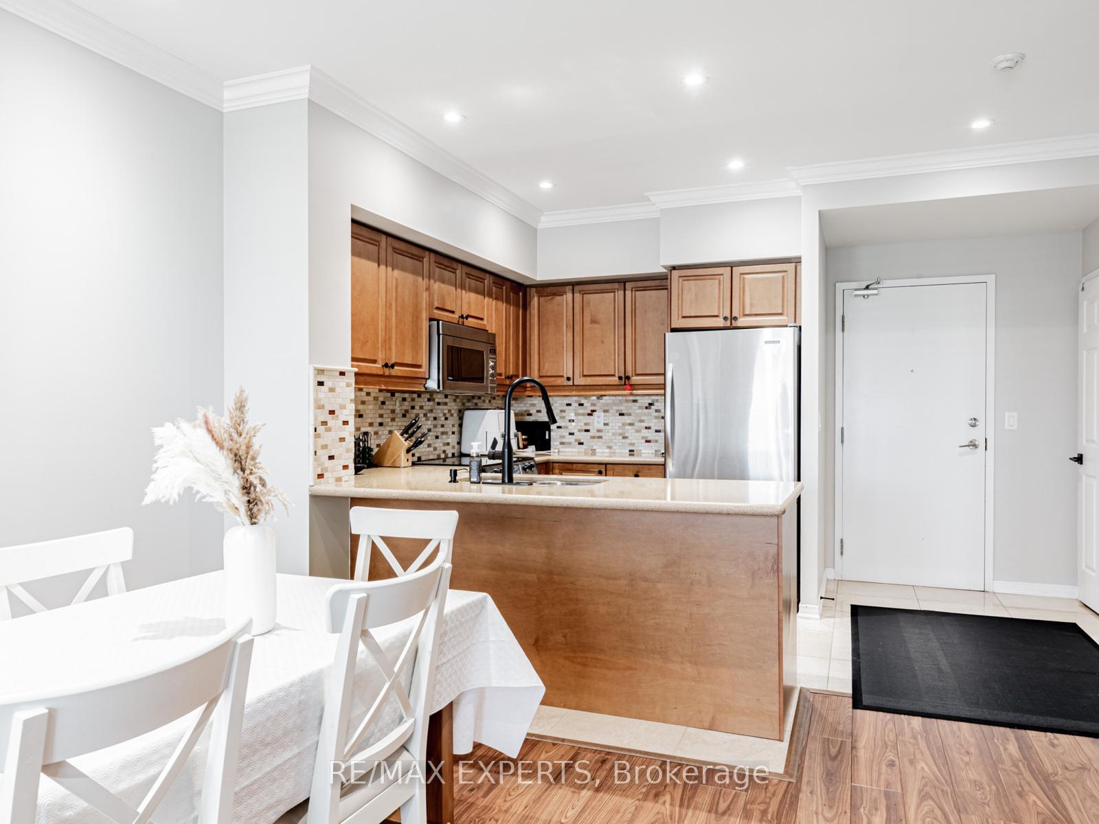Photo 4 of Unit 310, 9451 Jane Street, Vaughan, Maple — HOMEH