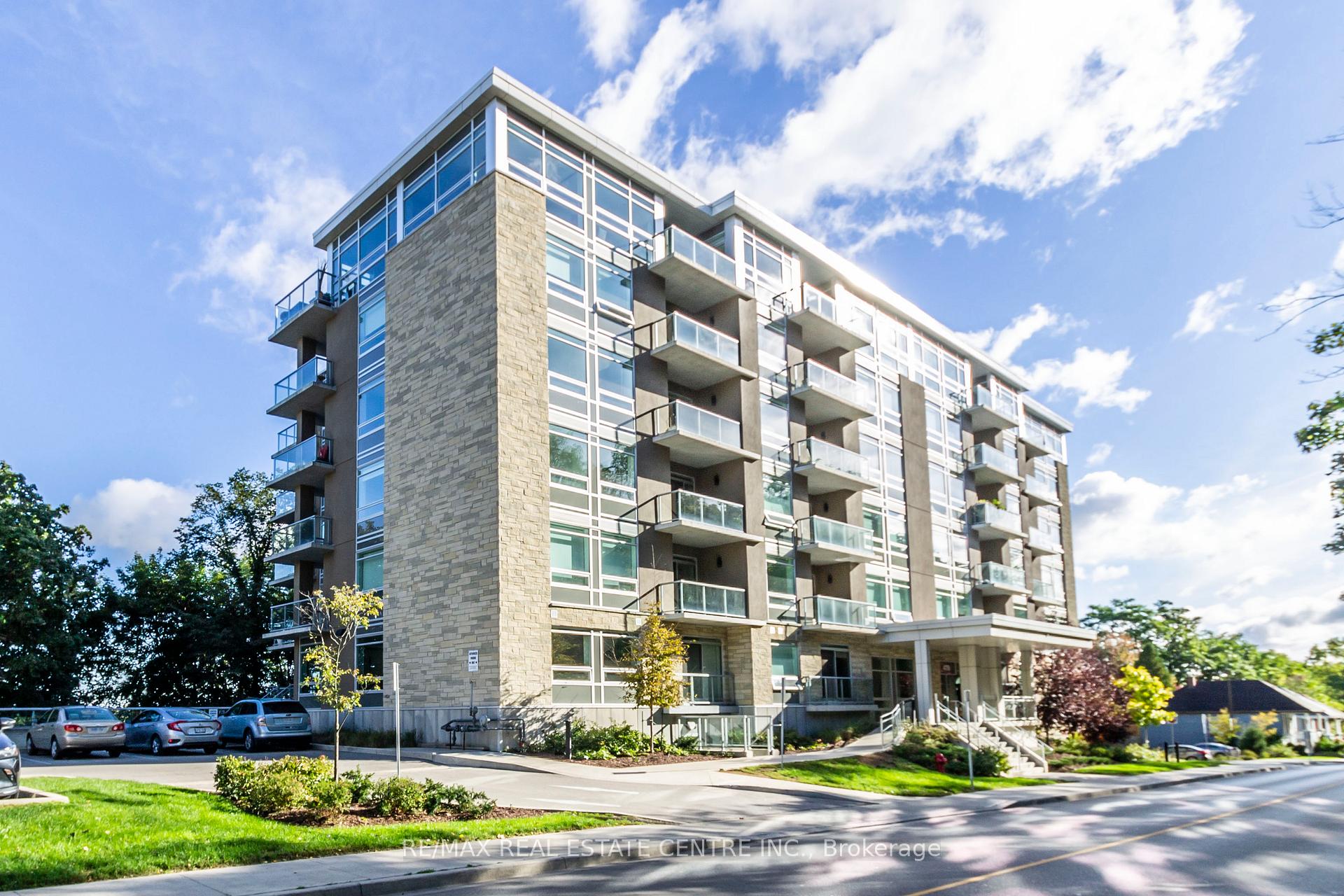 Front of Unit 404, 479 Charlton Avenue E