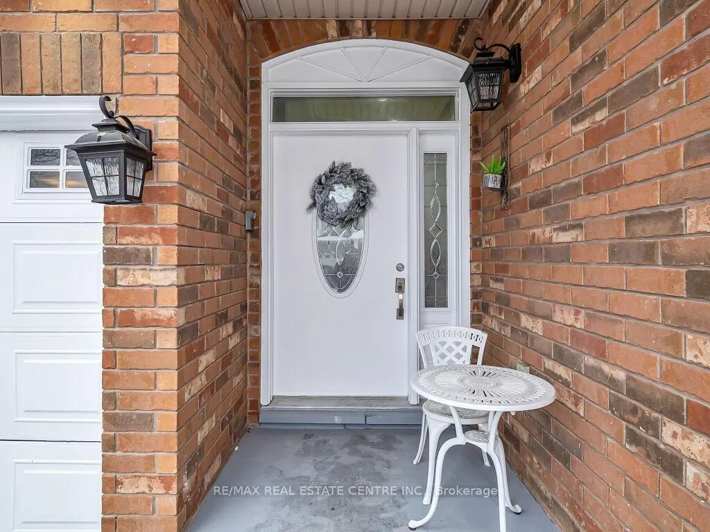 Photo 4 of 22 Rufford Drive, Brampton, Vales of Castlemore — HOMEH