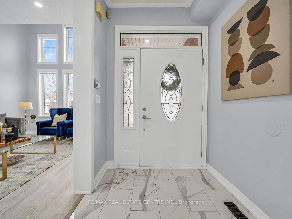 Photo 5 of 22 Rufford Drive, Brampton, Vales of Castlemore — HOMEH