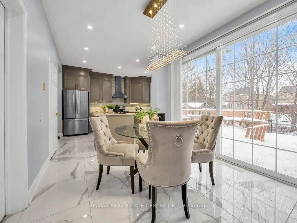 Photo 16 of 22 Rufford Drive, Brampton, Vales of Castlemore — HOMEH