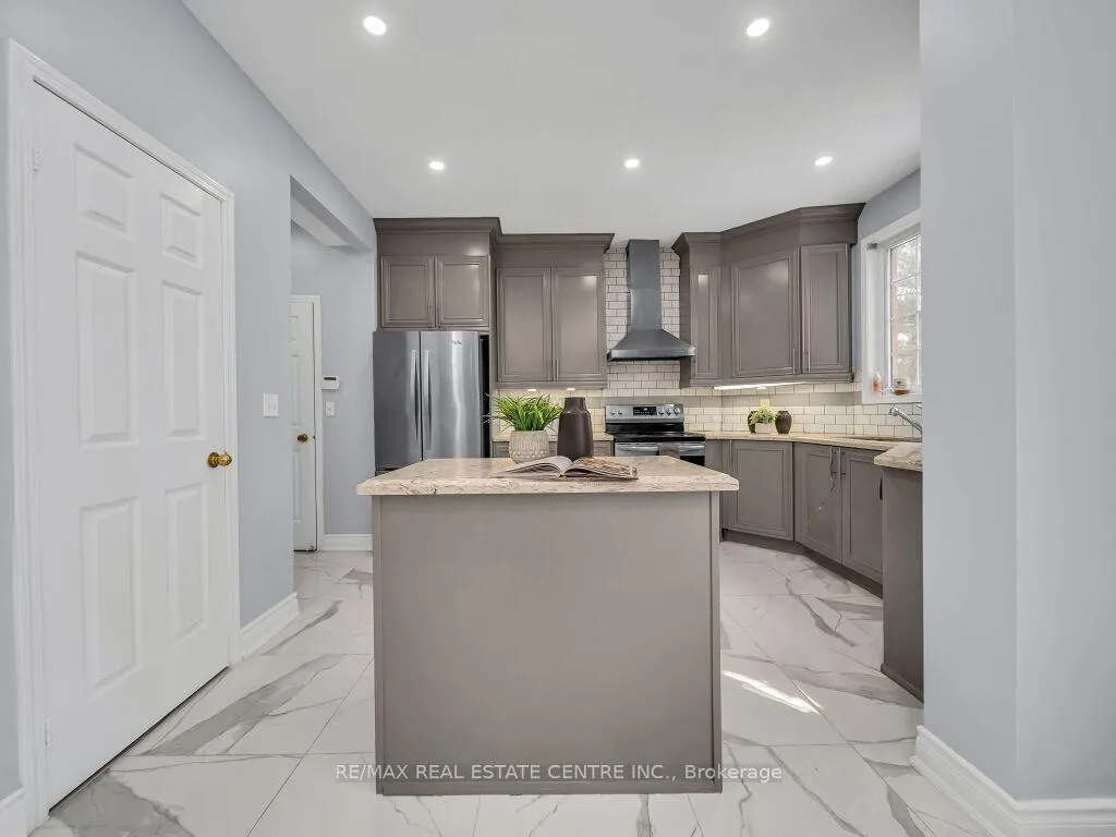 Photo 18 of 22 Rufford Drive, Brampton, Vales of Castlemore — HOMEH
