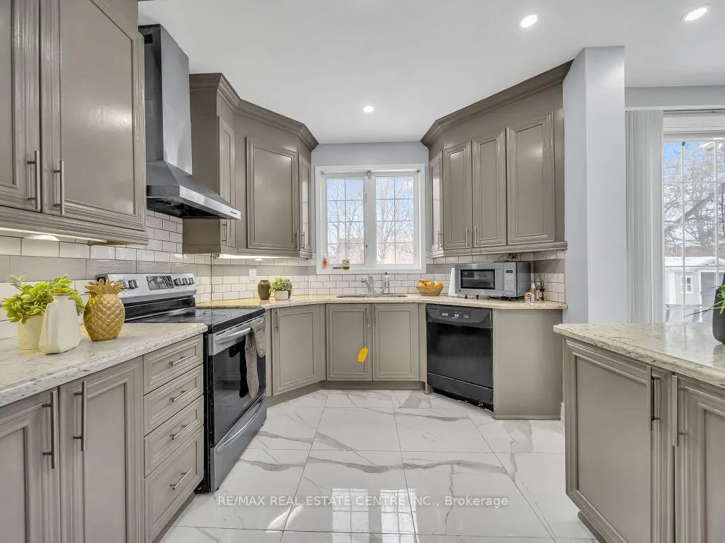 Photo 20 of 22 Rufford Drive, Brampton, Vales of Castlemore — HOMEH