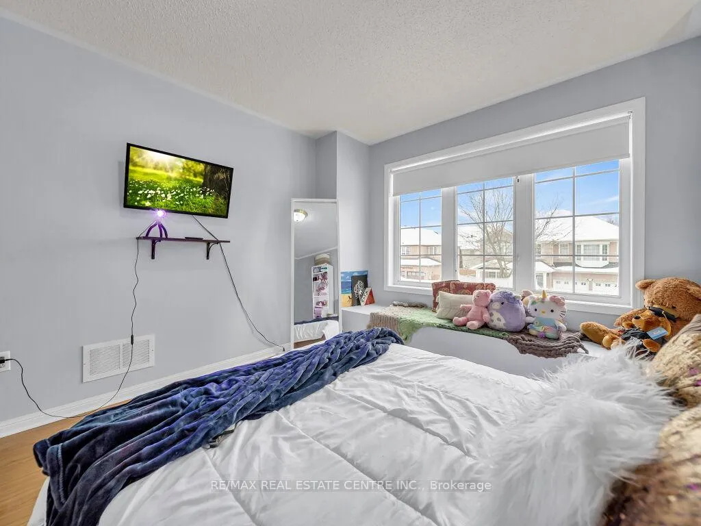 Photo 34 of 22 Rufford Drive, Brampton, Vales of Castlemore — HOMEH